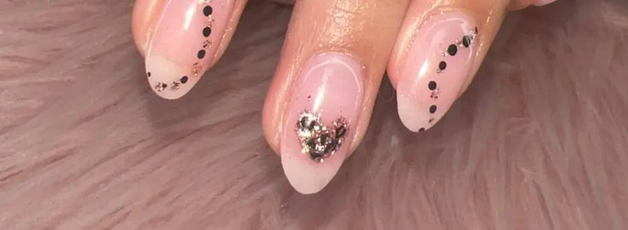 A pale pink set with a fine glitter cluster